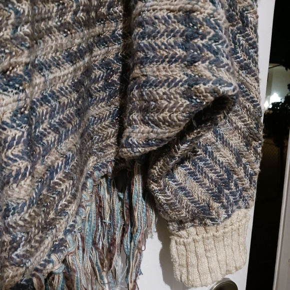 🏞GENOA Poncho Sweater Women’s Tassels All Seasons Cozy Comfort,Cuteness,Chic! - Picture 3 of 15